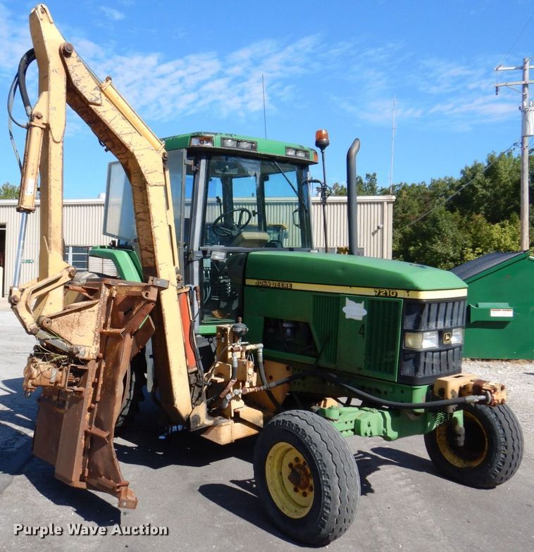 image for item KF9492 2000 John Deere 7210  tractor