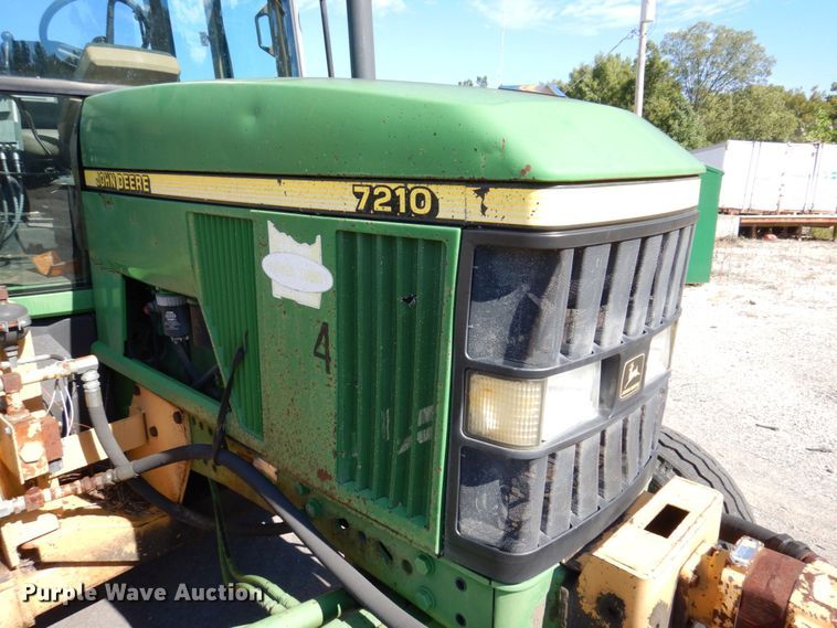 image for item KF9492 2000 John Deere 7210  tractor
