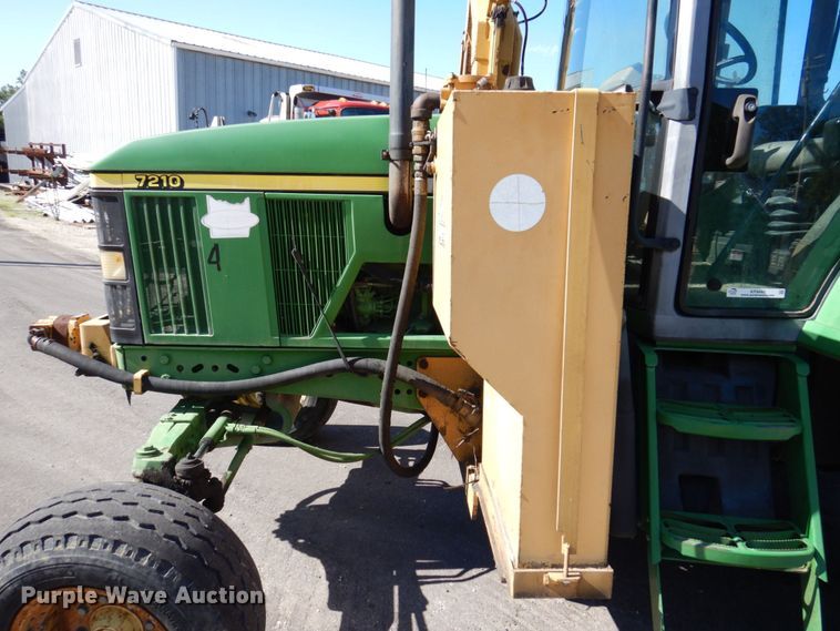 image for item KF9492 2000 John Deere 7210  tractor