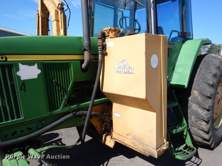 image for item KF9492 2000 John Deere 7210  tractor