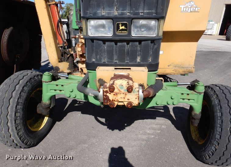 image for item KF9492 2000 John Deere 7210  tractor