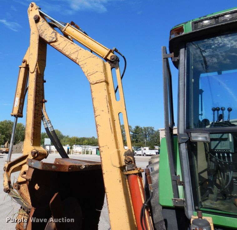 image for item KF9492 2000 John Deere 7210  tractor