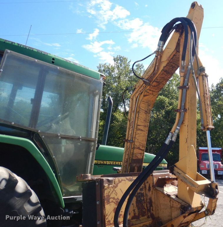 image for item KF9492 2000 John Deere 7210  tractor