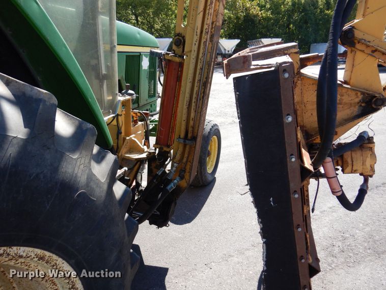 image for item KF9492 2000 John Deere 7210  tractor