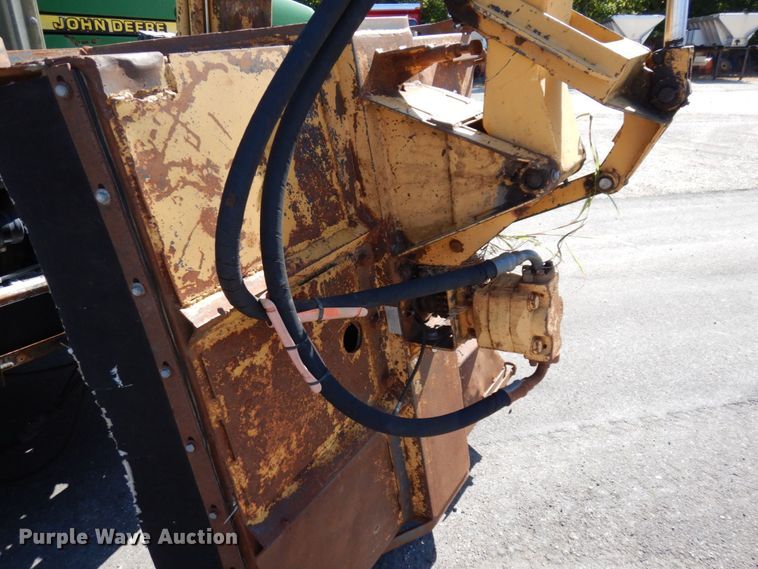 image for item KF9492 2000 John Deere 7210  tractor