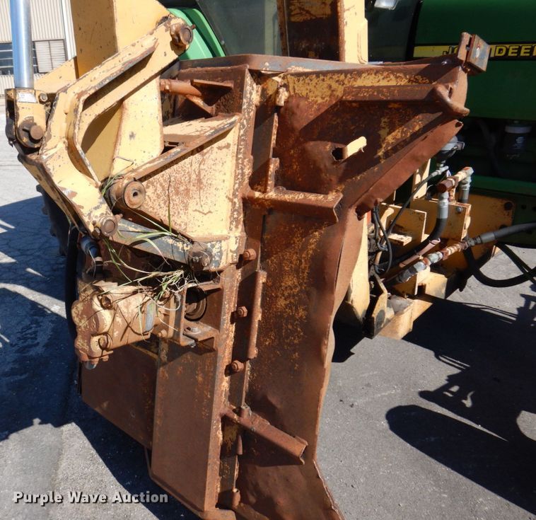 image for item KF9492 2000 John Deere 7210  tractor