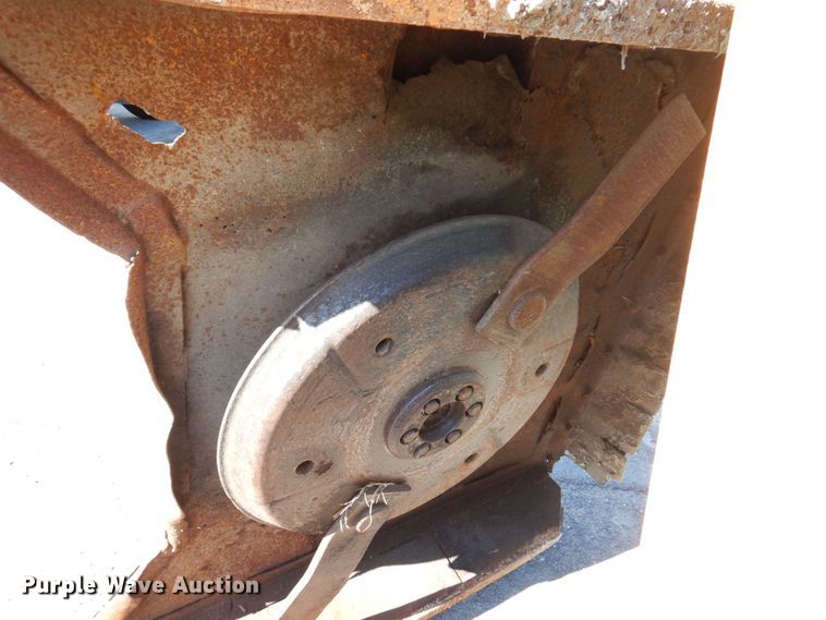 image for item KF9492 2000 John Deere 7210  tractor