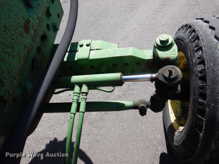 image for item KF9492 2000 John Deere 7210  tractor