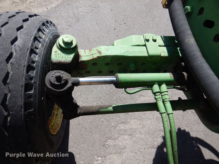 image for item KF9492 2000 John Deere 7210  tractor