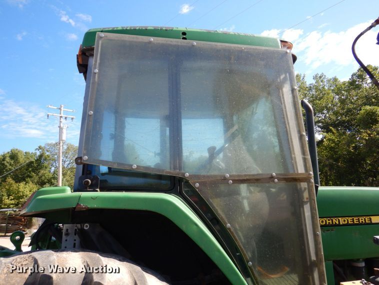 image for item KF9492 2000 John Deere 7210  tractor