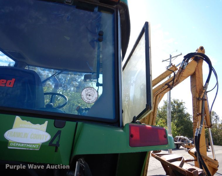 image for item KF9492 2000 John Deere 7210  tractor