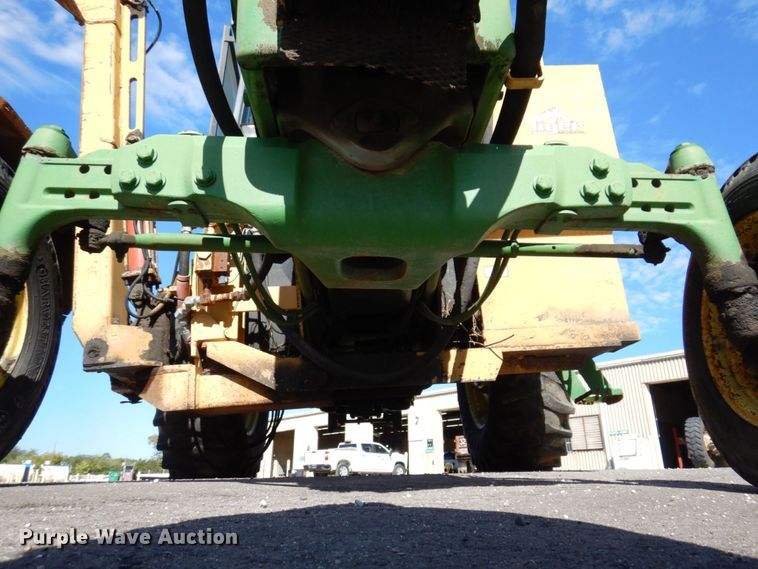 image for item KF9492 2000 John Deere 7210  tractor