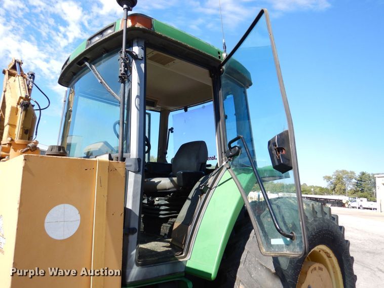image for item KF9492 2000 John Deere 7210  tractor