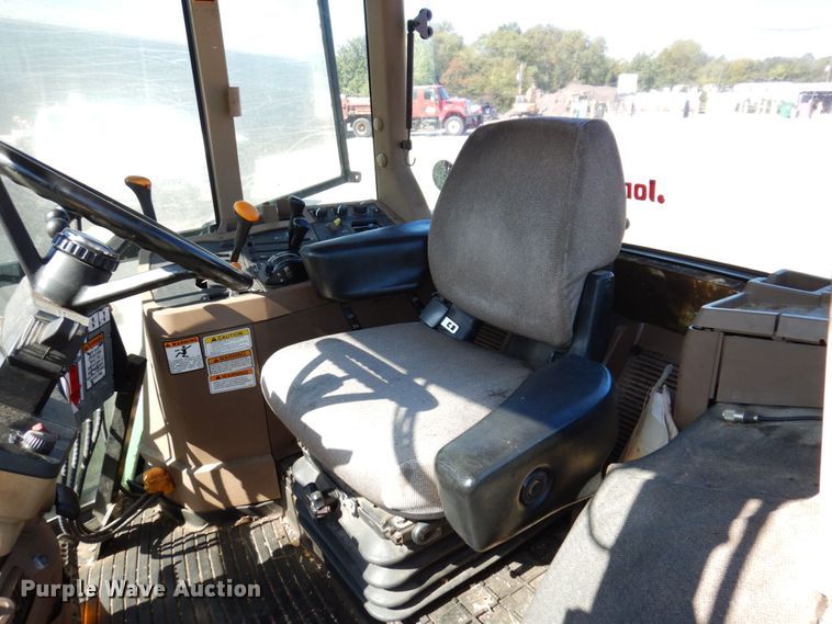 image for item KF9492 2000 John Deere 7210  tractor