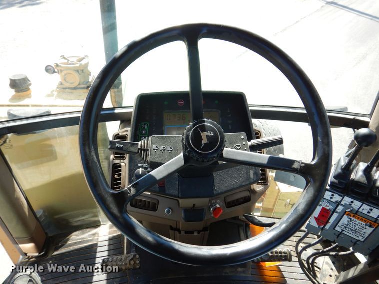 image for item KF9492 2000 John Deere 7210  tractor