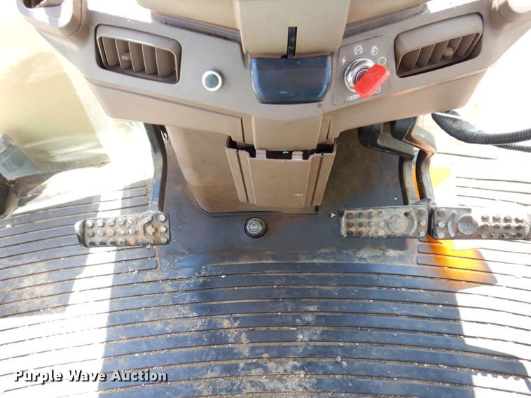 image for item KF9492 2000 John Deere 7210  tractor