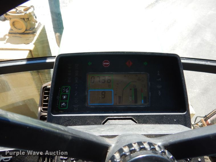 image for item KF9492 2000 John Deere 7210  tractor