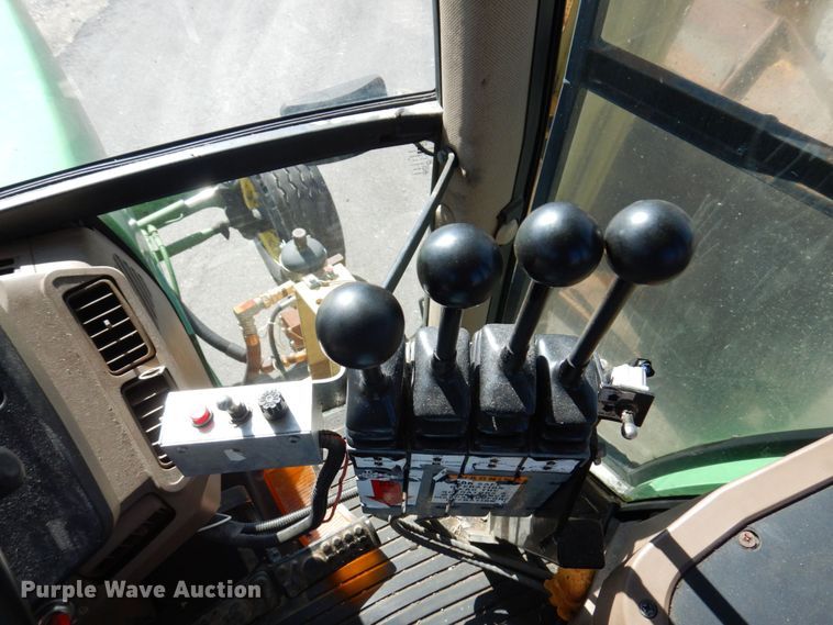 image for item KF9492 2000 John Deere 7210  tractor