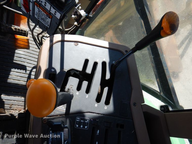 image for item KF9492 2000 John Deere 7210  tractor