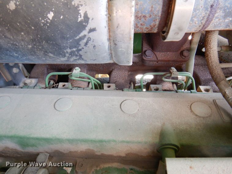 image for item KF9492 2000 John Deere 7210  tractor