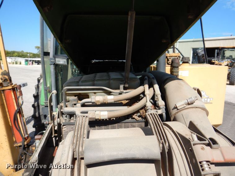 image for item KF9492 2000 John Deere 7210  tractor