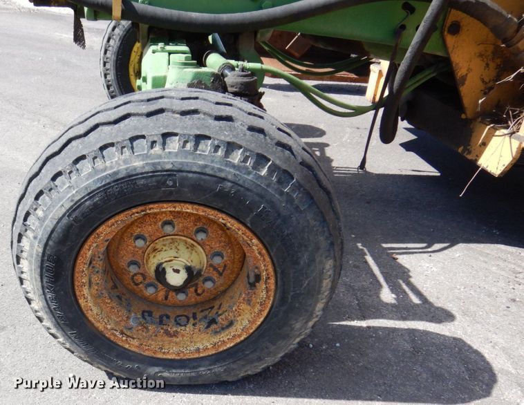 image for item KF9492 2000 John Deere 7210  tractor