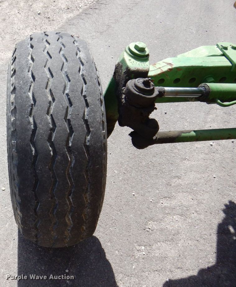 image for item KF9492 2000 John Deere 7210  tractor