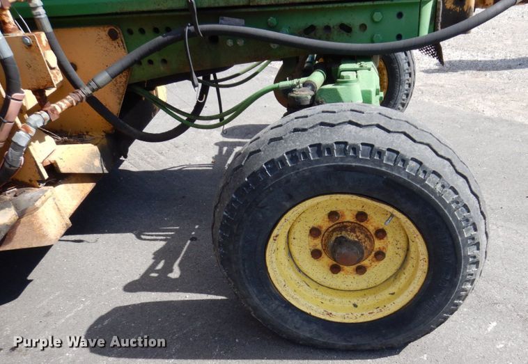 image for item KF9492 2000 John Deere 7210  tractor