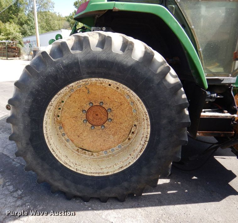 image for item KF9492 2000 John Deere 7210  tractor