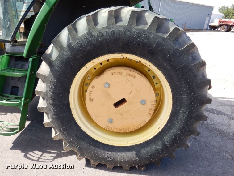 image for item KF9492 2000 John Deere 7210  tractor