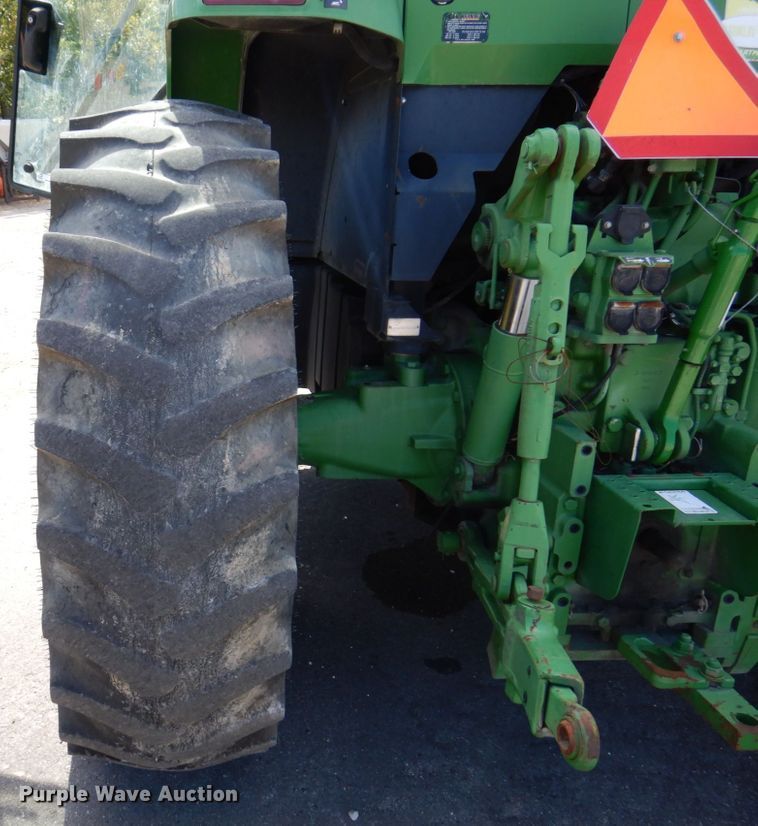 image for item KF9492 2000 John Deere 7210  tractor