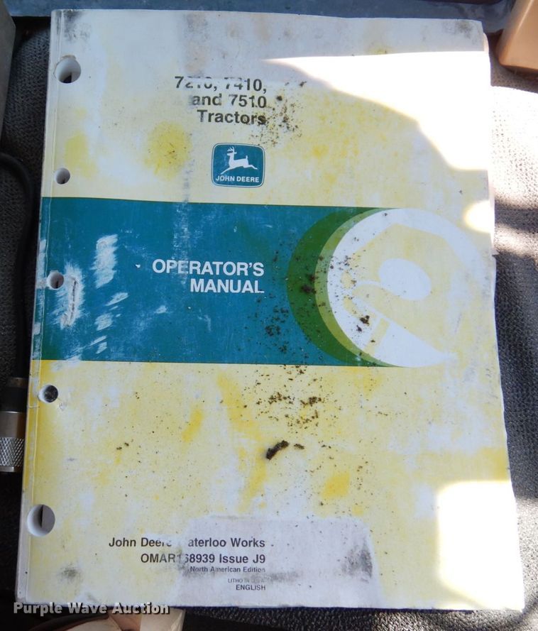 image for item KF9492 2000 John Deere 7210  tractor