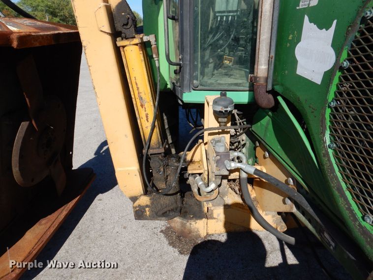 image for item KF9493 2006 John Deere 6615  tractor