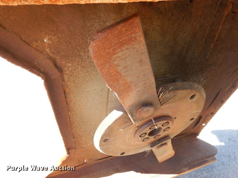 image for item KF9493 2006 John Deere 6615  tractor