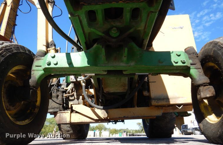 image for item KF9493 2006 John Deere 6615  tractor