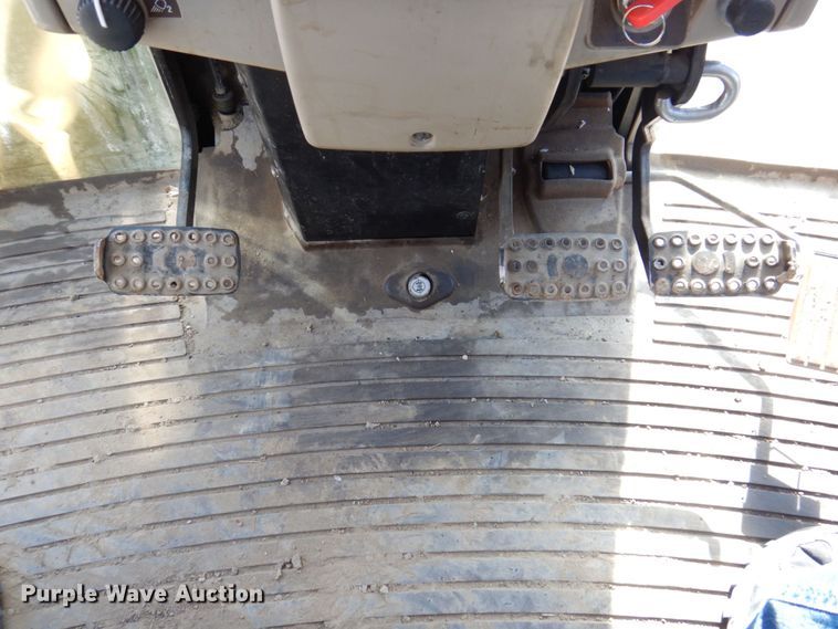 image for item KF9493 2006 John Deere 6615  tractor