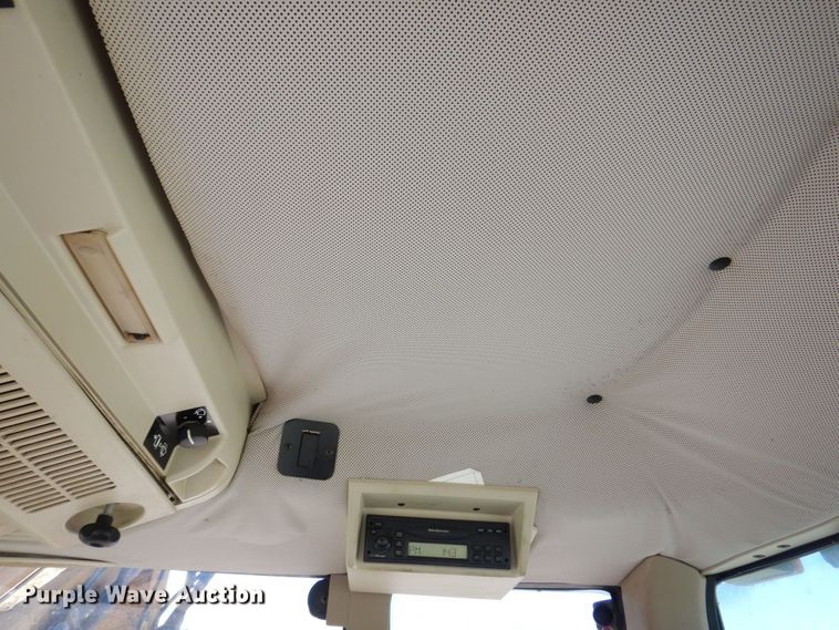 image for item KF9493 2006 John Deere 6615  tractor