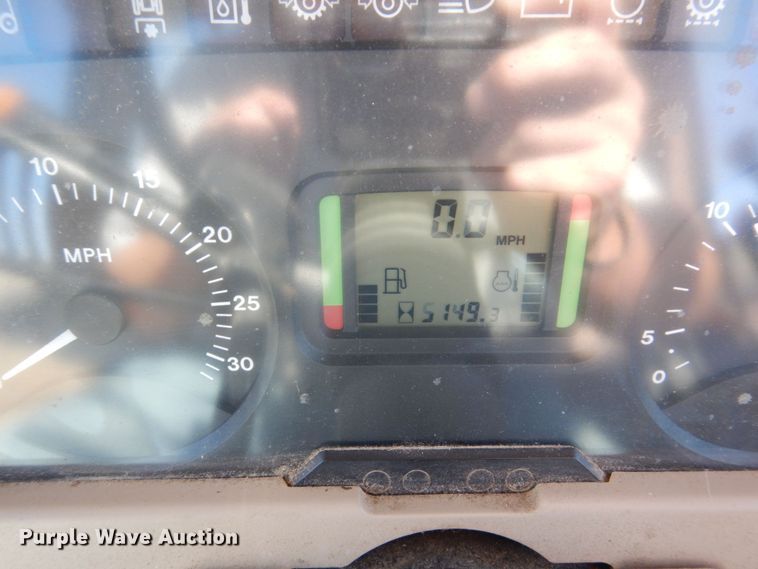 image for item KF9493 2006 John Deere 6615  tractor