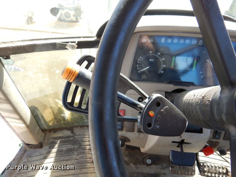 image for item KF9493 2006 John Deere 6615  tractor