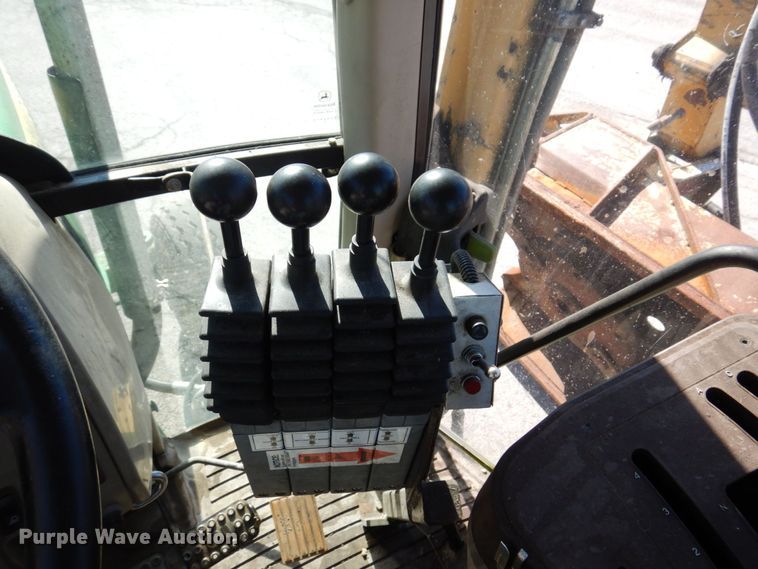 image for item KF9493 2006 John Deere 6615  tractor