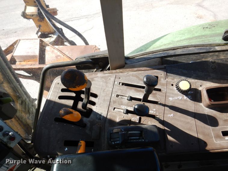 image for item KF9493 2006 John Deere 6615  tractor