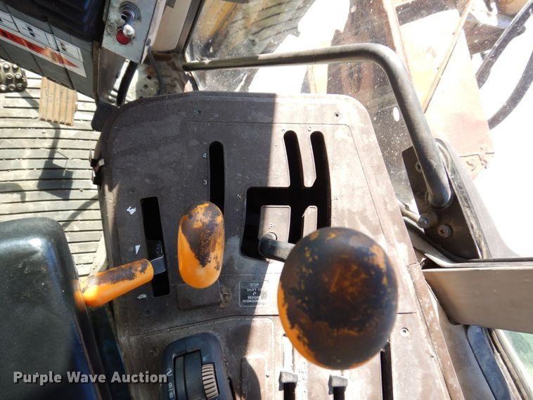 image for item KF9493 2006 John Deere 6615  tractor