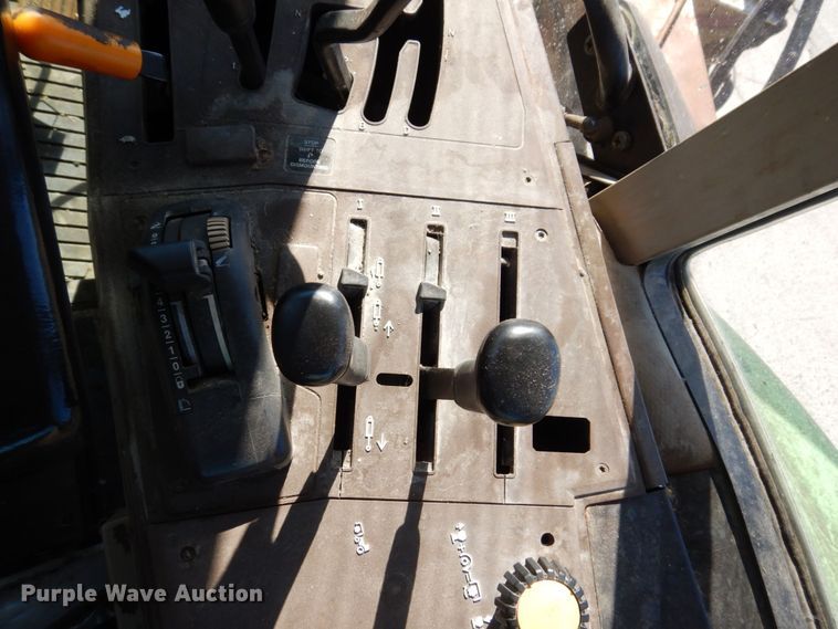 image for item KF9493 2006 John Deere 6615  tractor