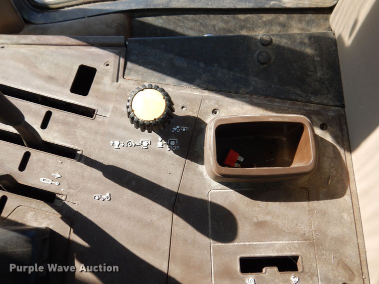 image for item KF9493 2006 John Deere 6615  tractor