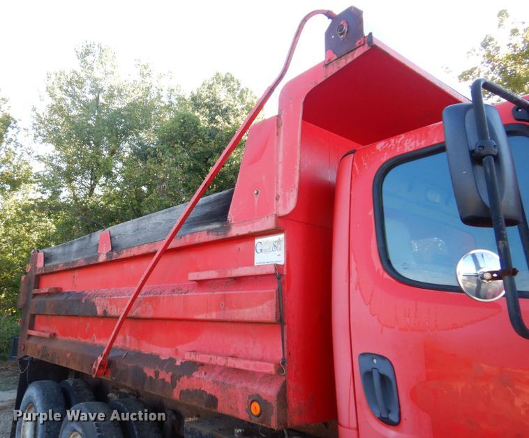 image for item KF9496 2005 Freightliner M2  dump truck