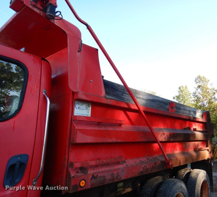 image for item KF9496 2005 Freightliner M2  dump truck
