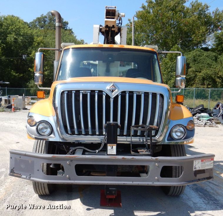 image for item KF9506 2008 International WorkStar 7400  bucket truck