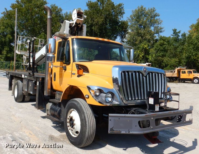 image for item KF9506 2008 International WorkStar 7400  bucket truck