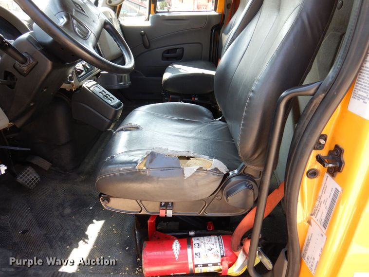 image for item KF9506 2008 International WorkStar 7400  bucket truck