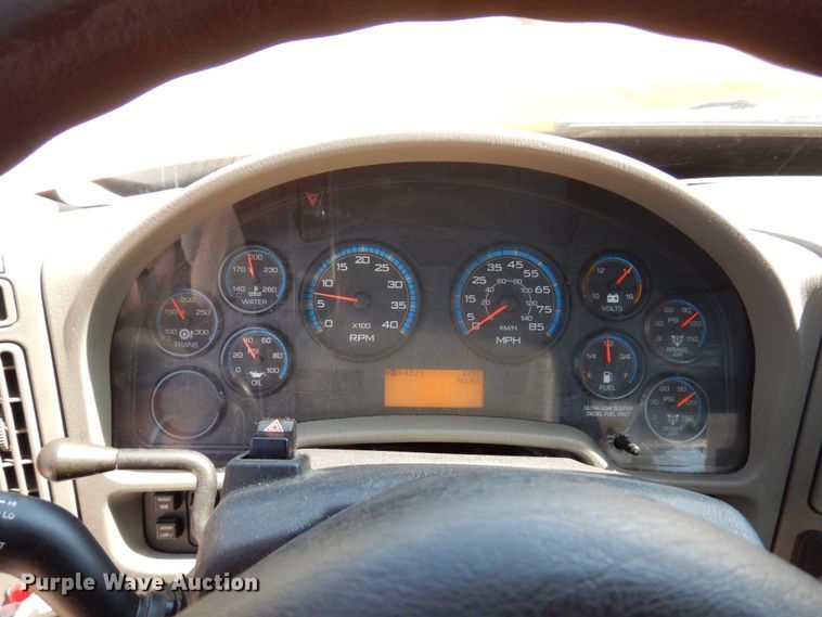 image for item KF9506 2008 International WorkStar 7400  bucket truck